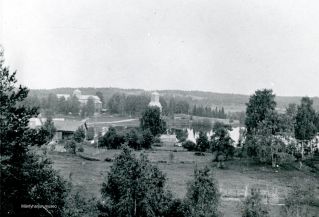 Mäntyharjun kirkko ja kellotapuli. Kuva: Mäntyharjun museo.