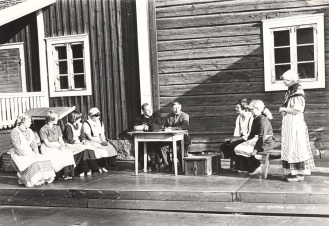 Näytelmästä "Mimmi Paavaliina" museonmäellä kesällä 1980. Kuva: Mäntyharjun museo, kuvaaja: Hannu Heilio.