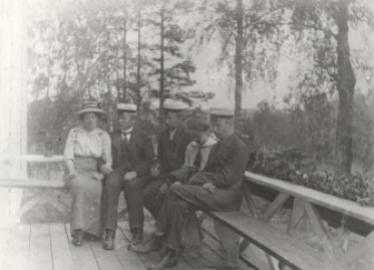 Iso-Pappilan verannalla vuonna 1914. Kuva: Mäntyharjun museo.